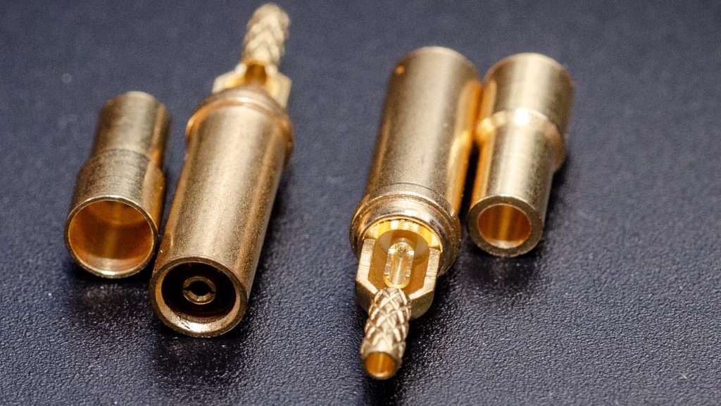 coaxial slotted socket contact