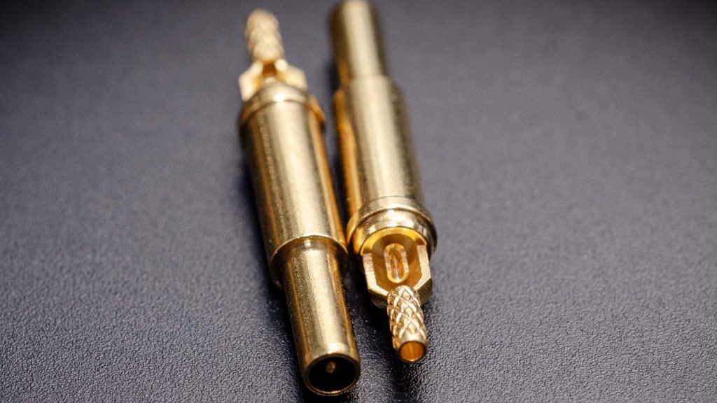 Coaxial male pin